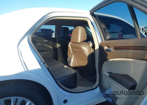 2013 Chrysler 300C Luxury Series Awd z USA, uszkodzony, nr VIN 2C3CCAST3DH505604